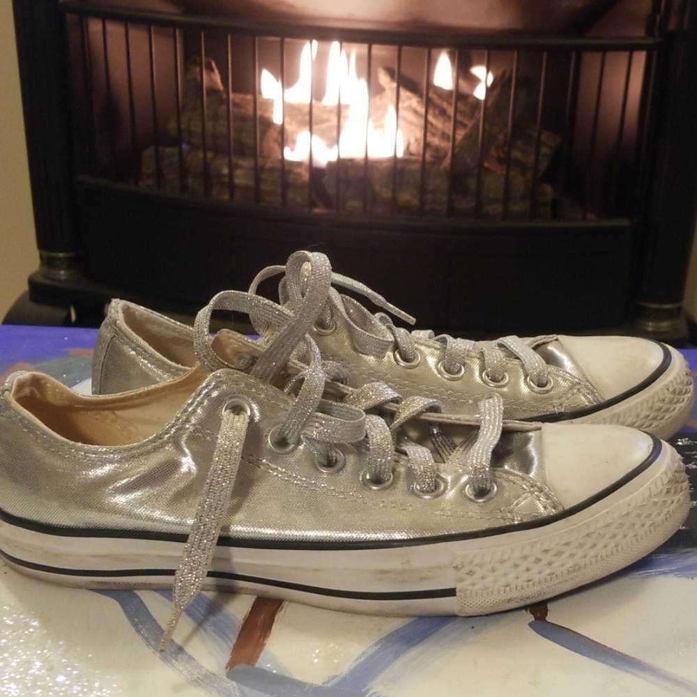 Gentle uses Silver Converse